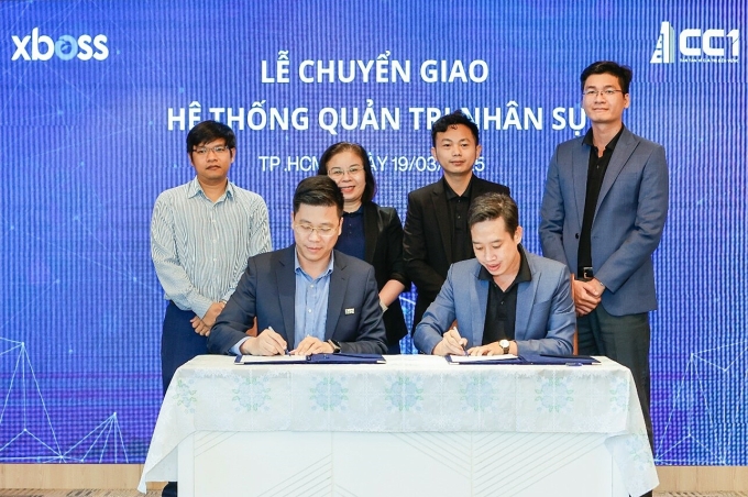 Đại diện CC1 và Xboss ký hợp tác trong sự kiện ngày 19/3. Ảnh: CC1