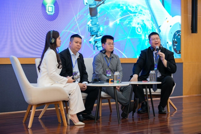 Chuyên gia và đại diện doanh nghiệp Trung Quốc trực tiếp giải đáp những thắc mắc từ các nhà đầu tư và doanh nghiệp FDI tại hội thảo. Ảnh: FIS