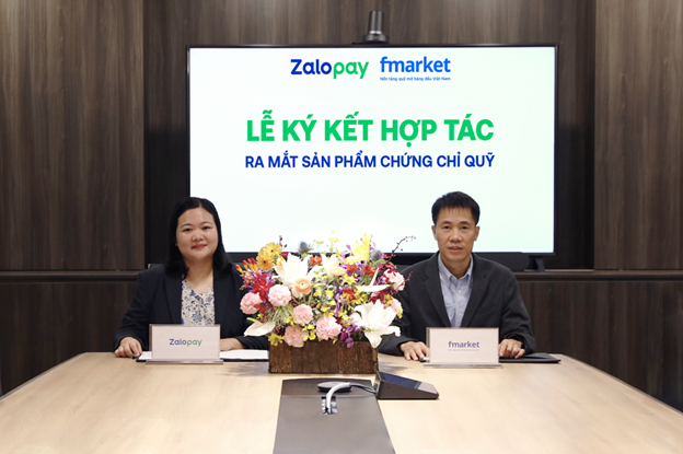 Đại diện Fmarket và Zalopay ký kết hợp tác. Ảnh: Fmarket