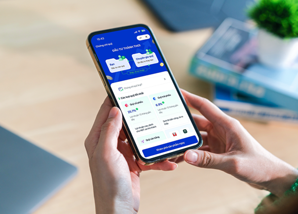 Người dùng đầu tư chứng chỉ quỹ trên Zalopay. Ảnh: Fmarket