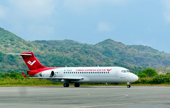 Tàu bay ARJ21 tại sân bay Côn Đảo hồi tháng 3/2024. Ảnh: Comac
