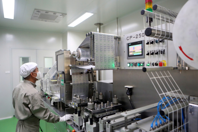 Dây chuyền sản xuất thuốc viên tại nhà máy tân dược Traphaco Hưng Yên. Ảnh: Traphaco
