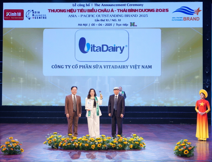 Đây là năm thứ 2 VitaDairy được Vinh danh Top 10 Thương hiệu Tiêu biểu Châu Á Thái Bình Dương. Ảnh: VitaDairy