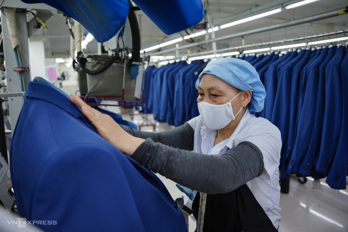 Công nhân làm việc tại Công ty cổ phần Dệt may 29/3, Đà Nẵng, tháng 6/2024. Ảnh: Nguyễn Đông