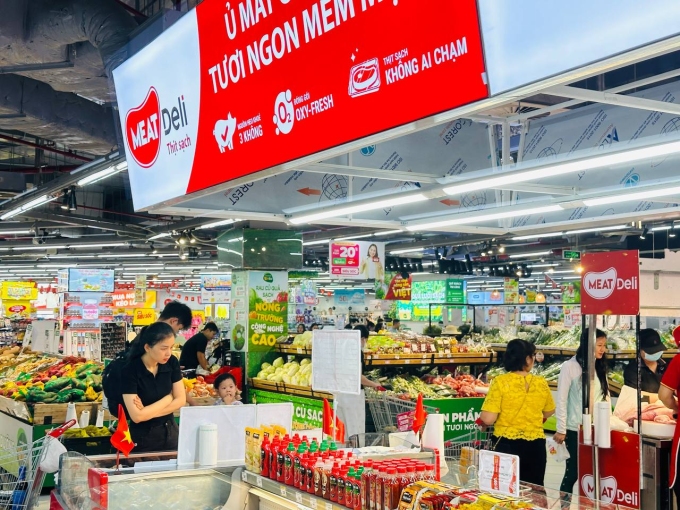 Người dùng lựa chọn các sản phẩm của doanh nghiệp. Ảnh: Masan