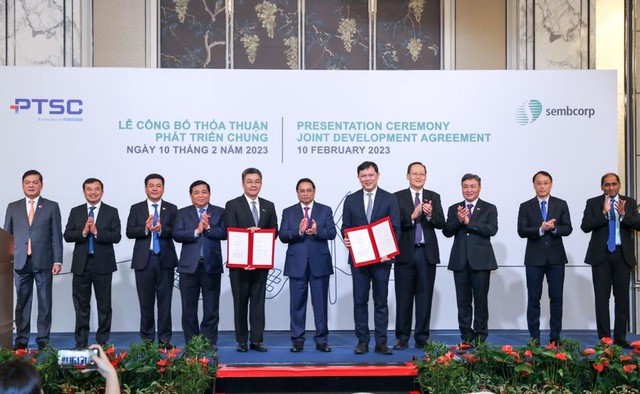 Lễ trao Thỏa thuận phát triển chung giữa Tổng công ty Cổ phần Dịch vụ Kỹ thuật Dầu khí (PTSC – Việt Nam) và Tập đoàn Sembcorp (Singapore)