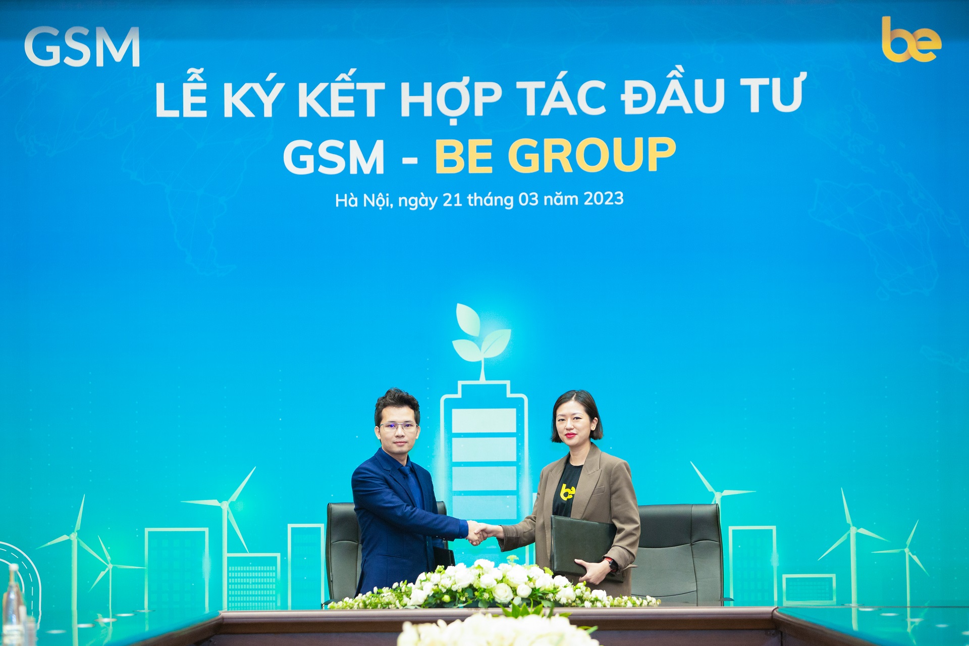 Ông Nguyễn Văn Thanh - Tổng giám đốc Công ty GSM và bà Vũ Hoàng Yến - Tổng giám đốc Be Group ký kết. Ảnh: Vin Group