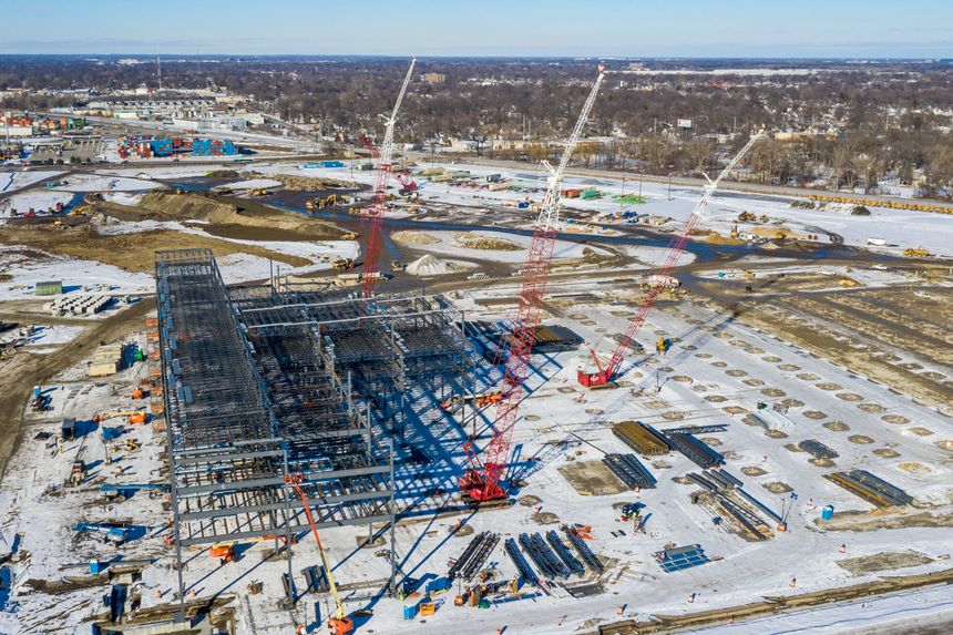 Một trung tâm phân phối của Amazon được xây dựng ở Detroit (Mỹ) vào năm 2021, khi công ty đang trong quá trình mở rộng nhanh chóng mạng lưới logistics. Ảnh: Zuma Press